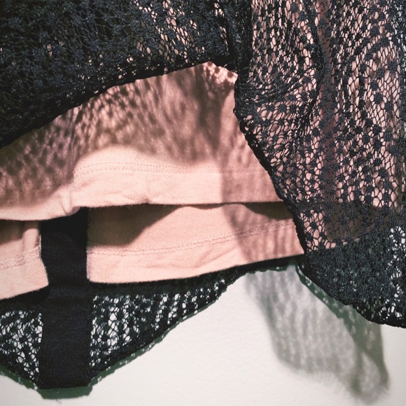 Attitude lace sleeveless top - Picture 6 of 7